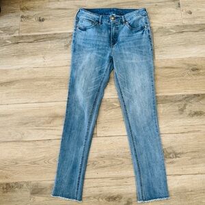 Seven7 Size 6 Light Wash (Rebel) Weekend Slim Fit Jeans Rolled Cuff/Frayed Edge